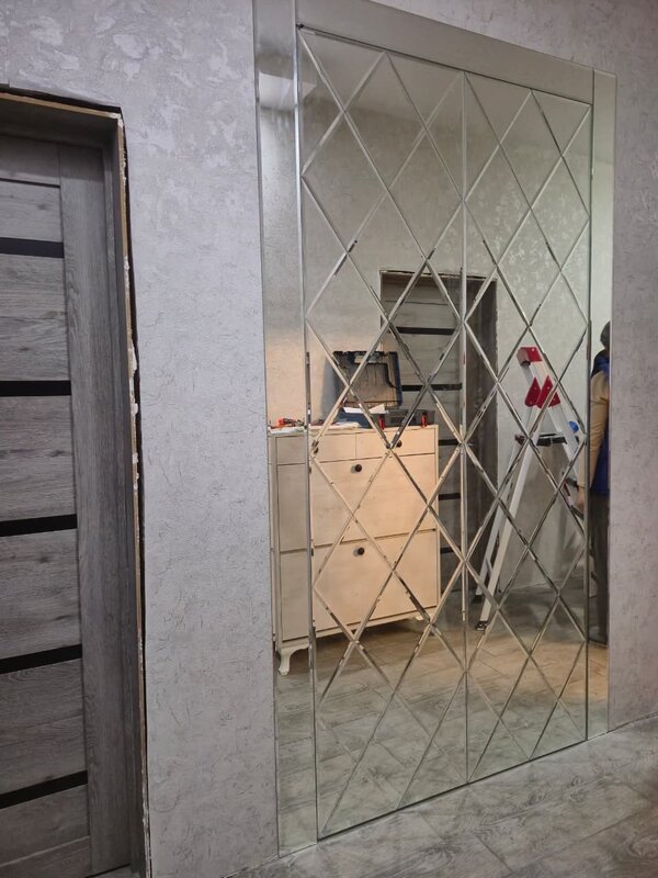 Güzgüdən gizli qapıların yığılması Güzgüdən gizli qapıların yığılması