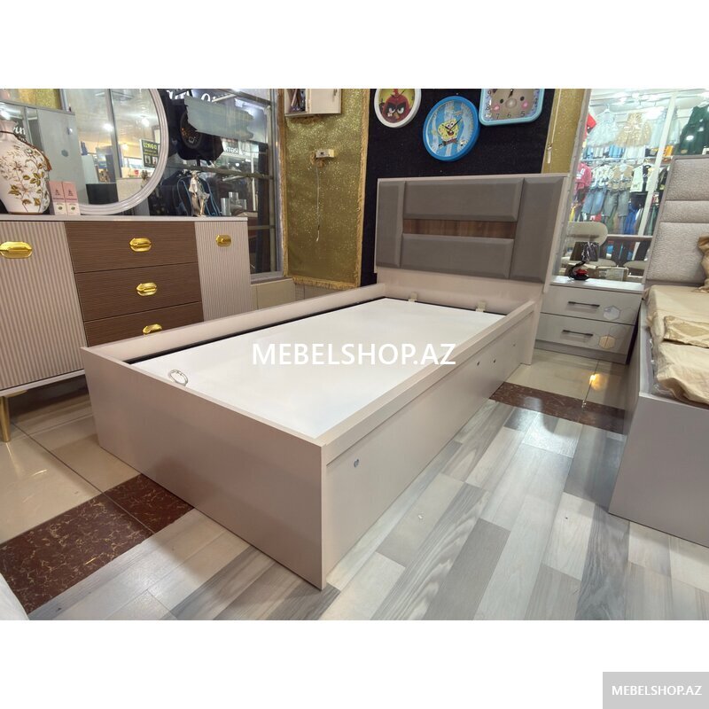 Çarpayı bazalı yeni tek kravat Çarpayı bazalı yeni tek kravat