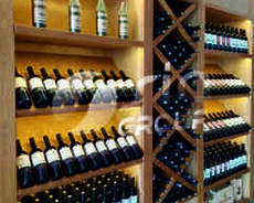 Şərab evi vitrinləri