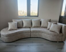 Oval Divan