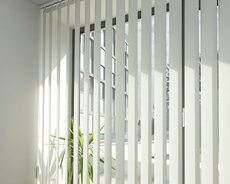 Vertikal model jalüzler