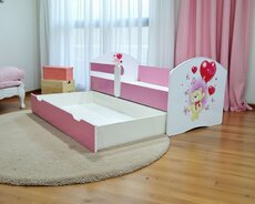 uşaq qız çarpayı